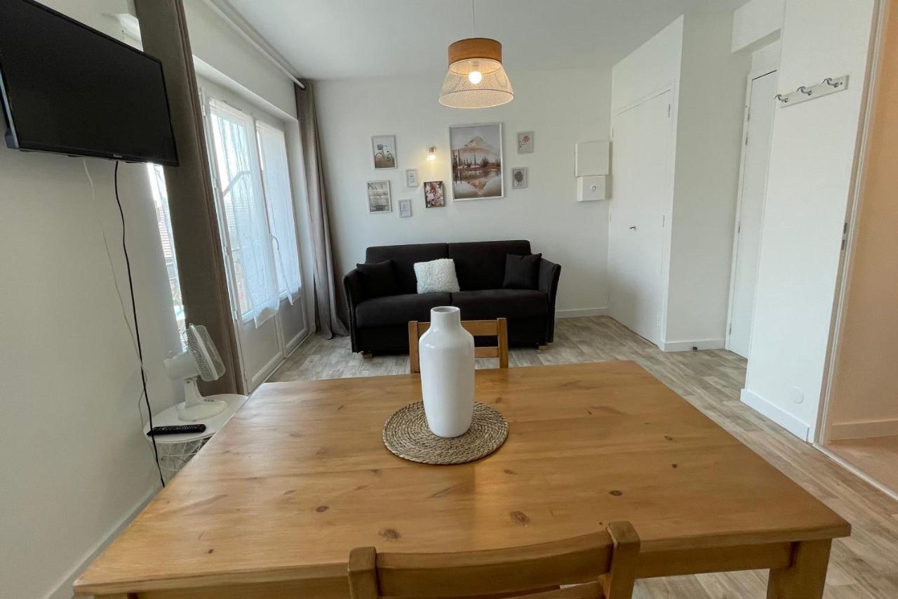 Le Bout Du Lac Studio Renove Avec Balcon Et Vue Sur La Montagne Annecy Bagian luar foto