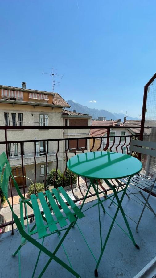 Le Bout Du Lac Studio Renove Avec Balcon Et Vue Sur La Montagne Annecy Bagian luar foto